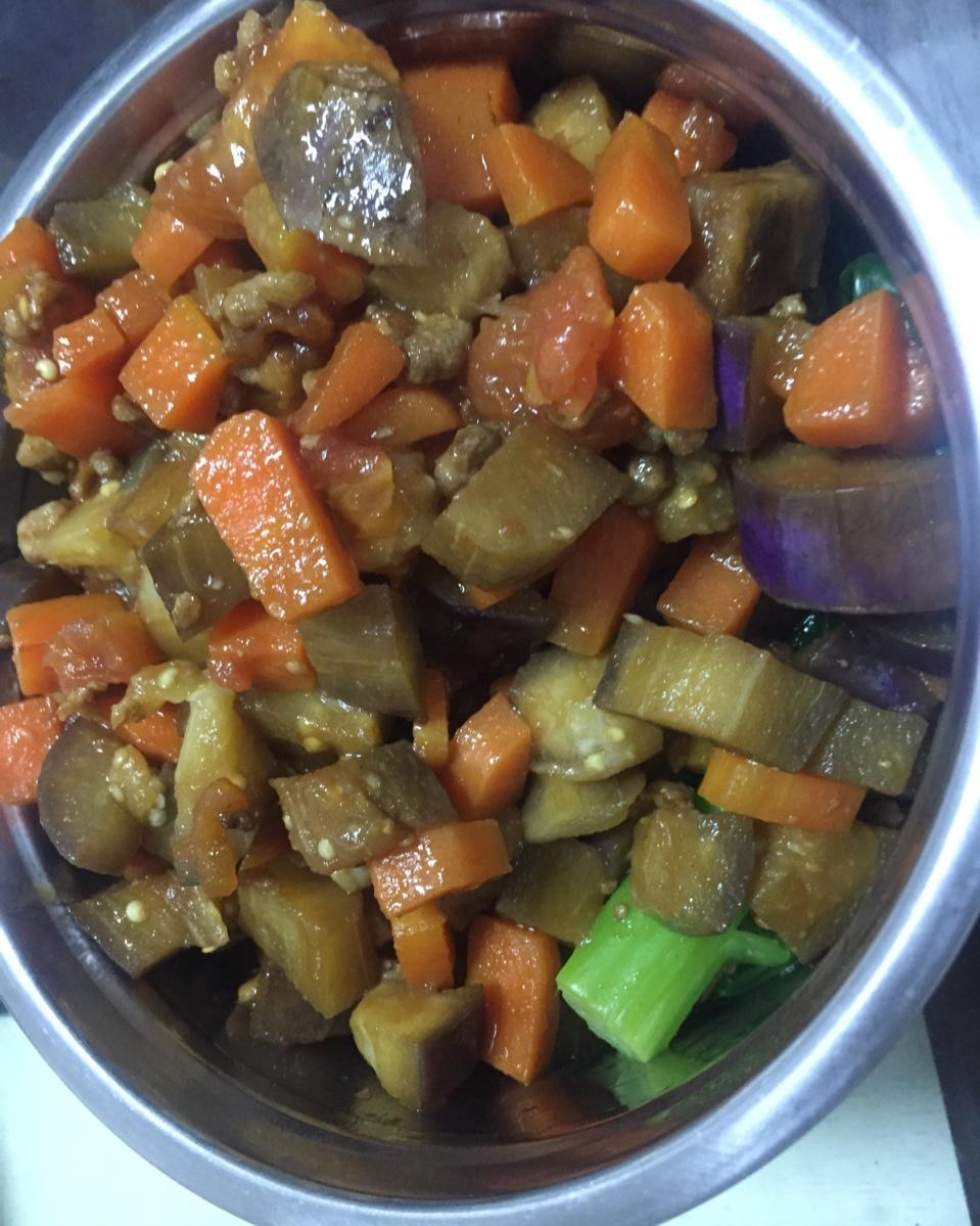 西红柿茄子肉丁打卤面
