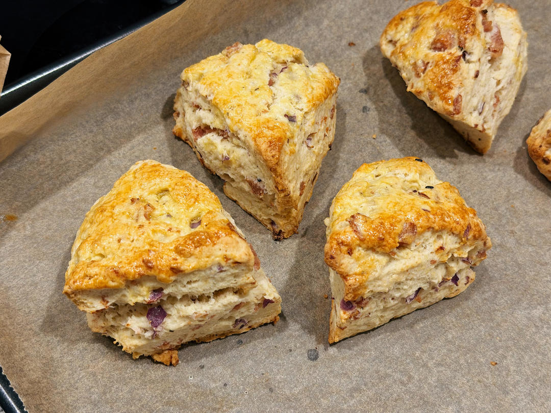 洋葱午餐肉司康