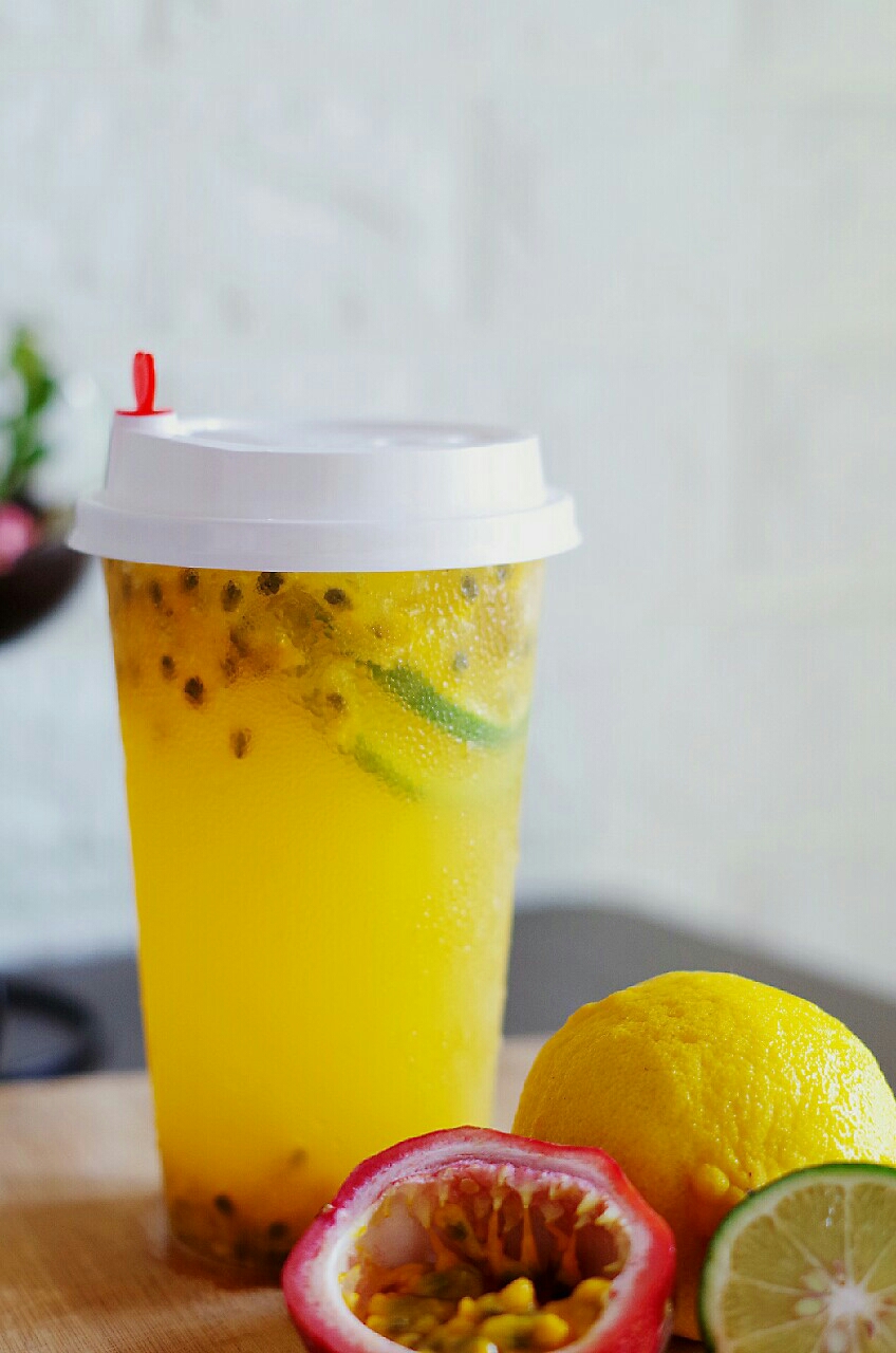 夏日人气饮品，柠檬百香果水果茶的做法
