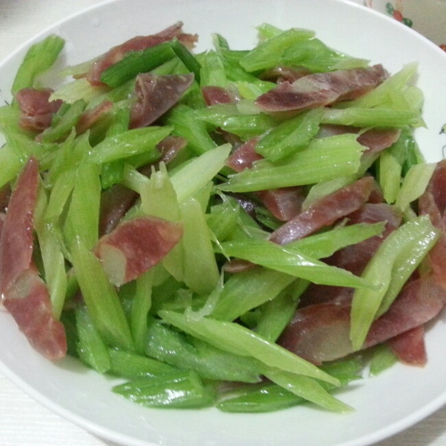 西芹炒腊肉
