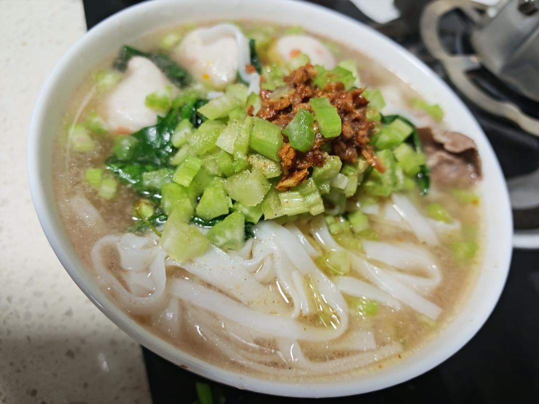 地道的潮州人手把手教你煮潮式粿条汤