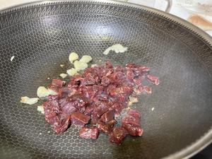 洋葱炒牛肉丁的做法 步骤5