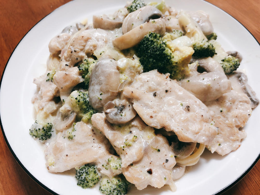 奶油鸡肉蘑菇意大利面 Cream of Mushroom Chicken Pasta