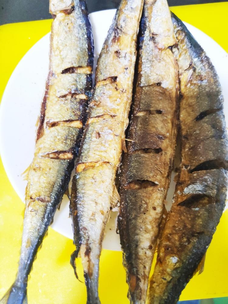 香煎秋刀鱼的做法