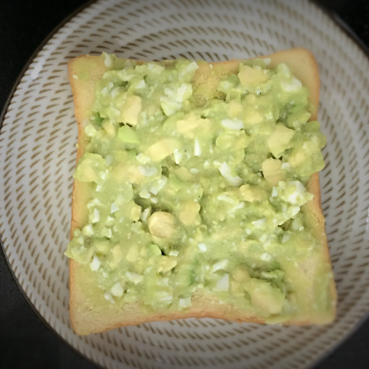 牛油果鸡蛋三明治