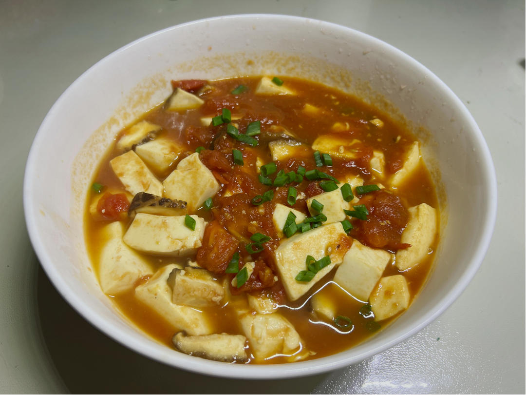 味鲜汤浓的番茄菌菇豆腐汤