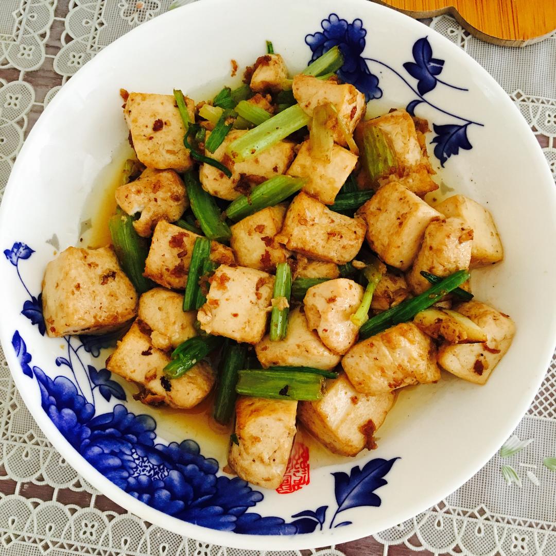 芹菜炒豆腐的做法