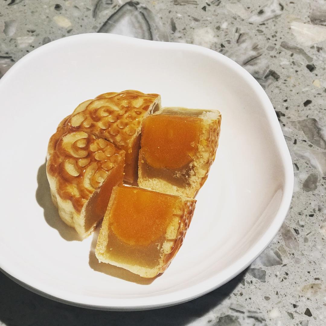 广式经典——白莲蓉蛋黄月饼