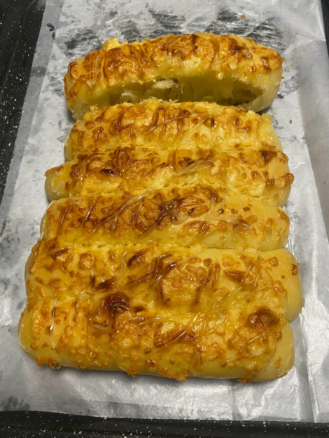 免揉面，无需手套膜，也能做的黄金芝士条面包✅