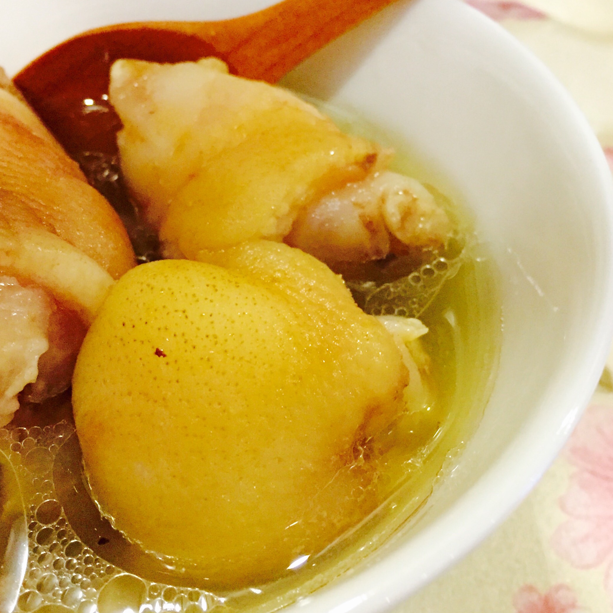 黄豆花生猪脚汤