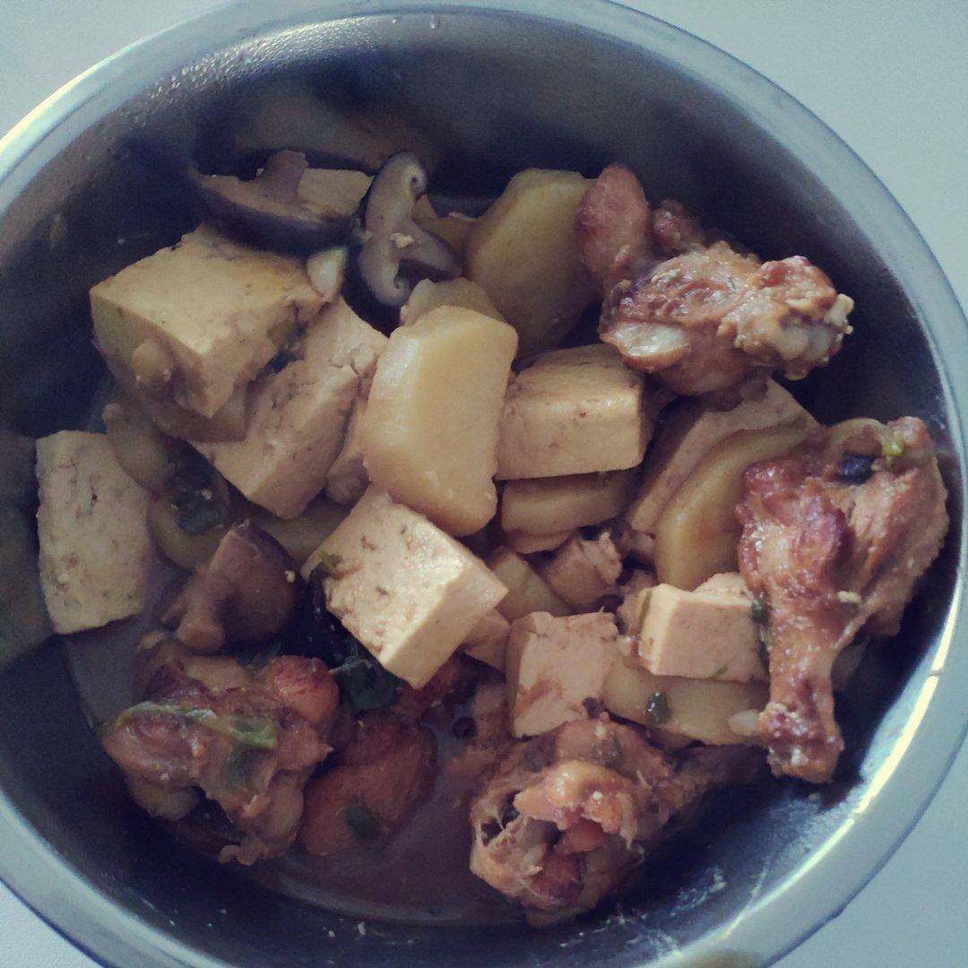 红烧土豆炖鸡腿