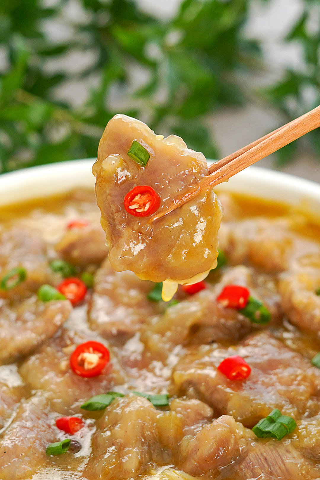 晶莹剔透全靠“它”！比水煮肉片还好吃，连汤汁都喝光~