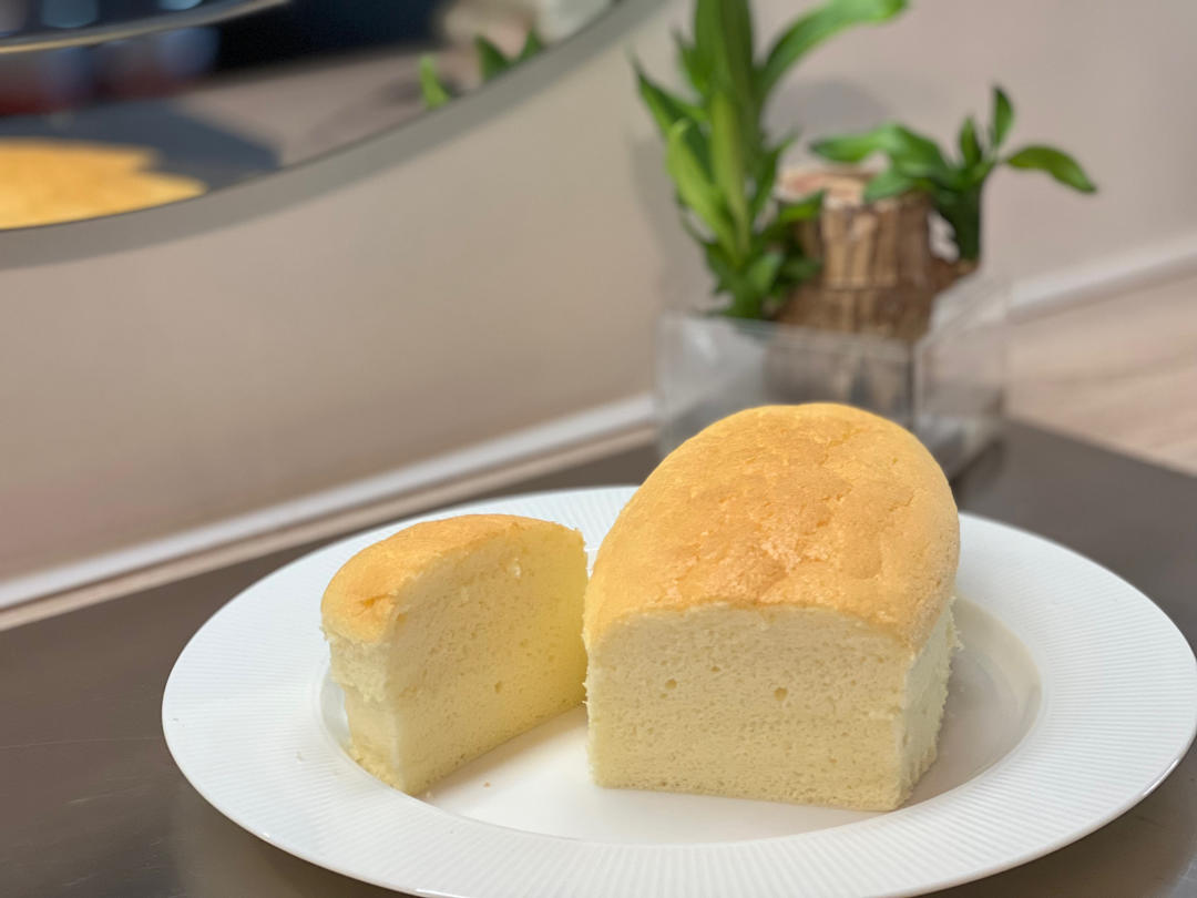 用市售普通八连杯酸奶做比豆腐还嫩的酸奶蛋糕，云朵般轻盈
