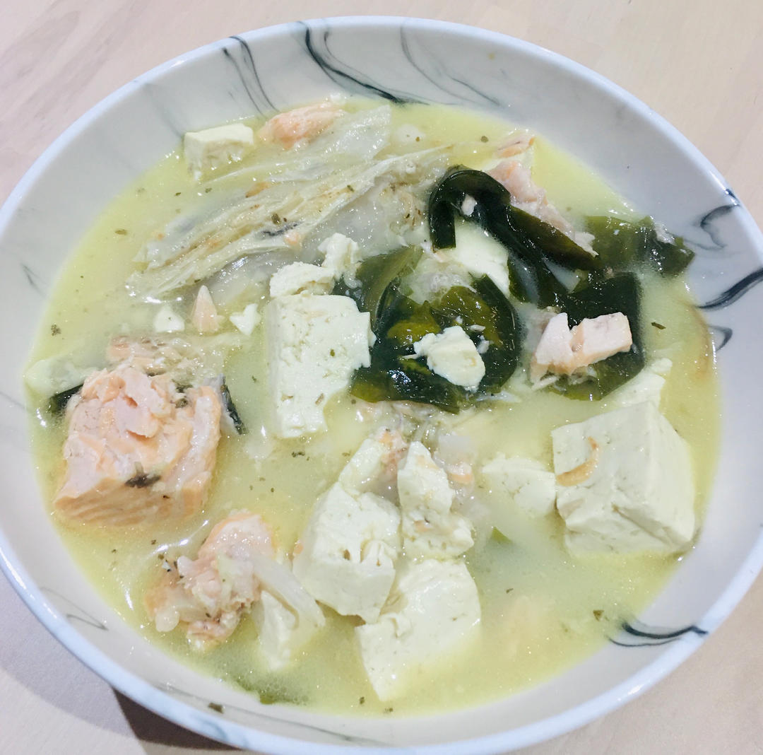 鱼汤中的VIP🐟三文鱼头汤