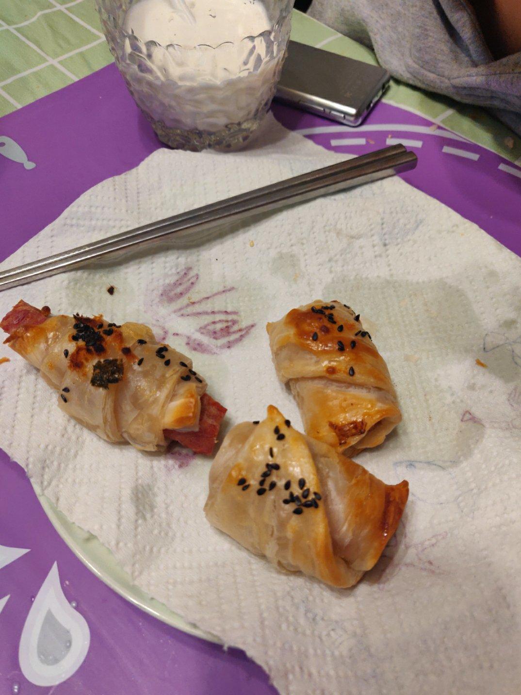 香肠酥皮卷：手抓饼皮还能这样吃，不用和面快速搞定早餐
