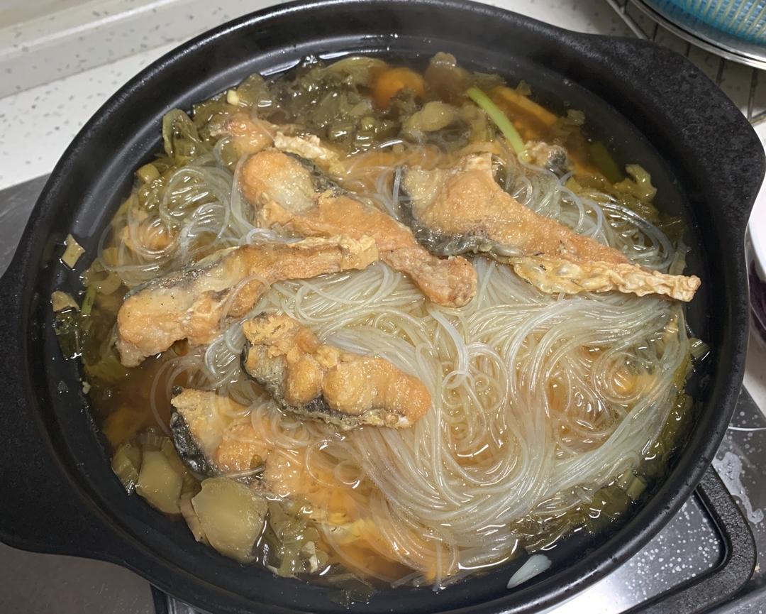 好喝的汤🥣好吃的炸鱼“砂锅炸鱼酸菜粉丝煲”