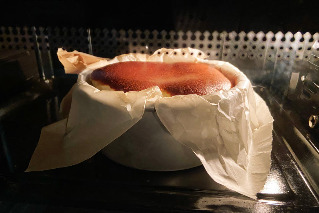低糖版的网红巴斯克奶酪蛋糕(Basque Burnt Cheesecake) --- 消耗谈奶油和奶油奶酪