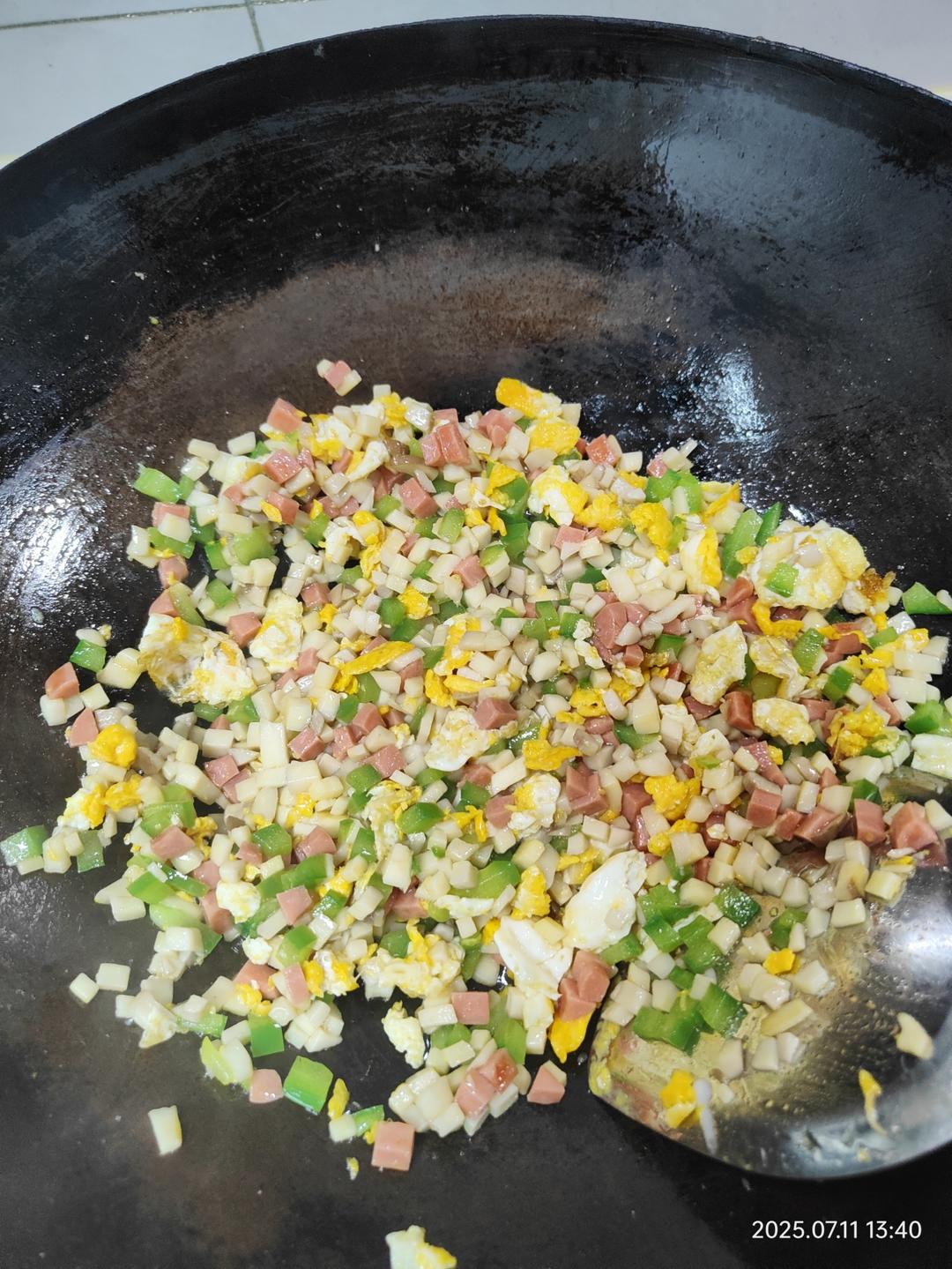 西葫芦木耳火腿蛋炒饭