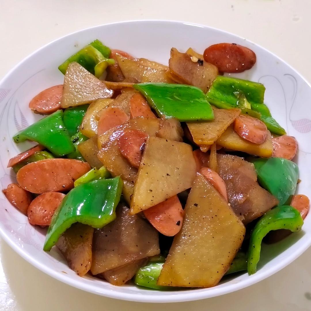 经典下饭神器———青椒火腿炒土豆片