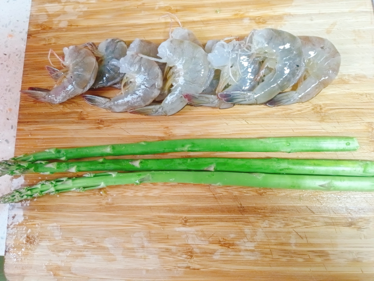 芦笋百合炒基围虾的做法