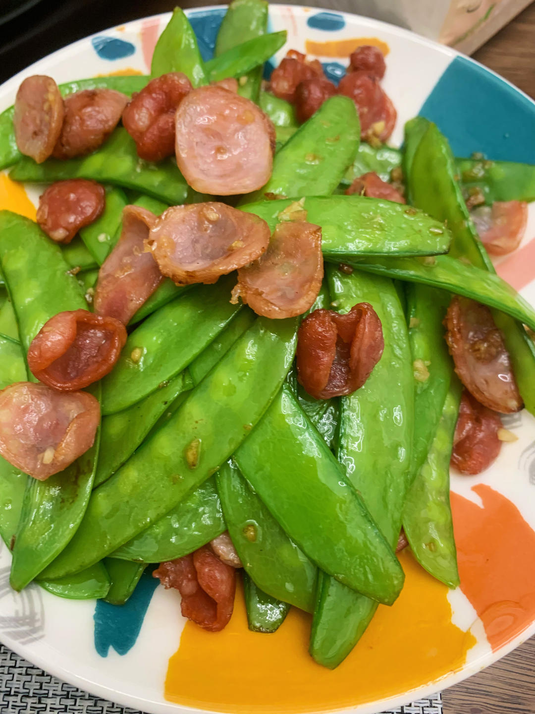 无比简单的荷兰豆炒腊肠，营养又好吃～！