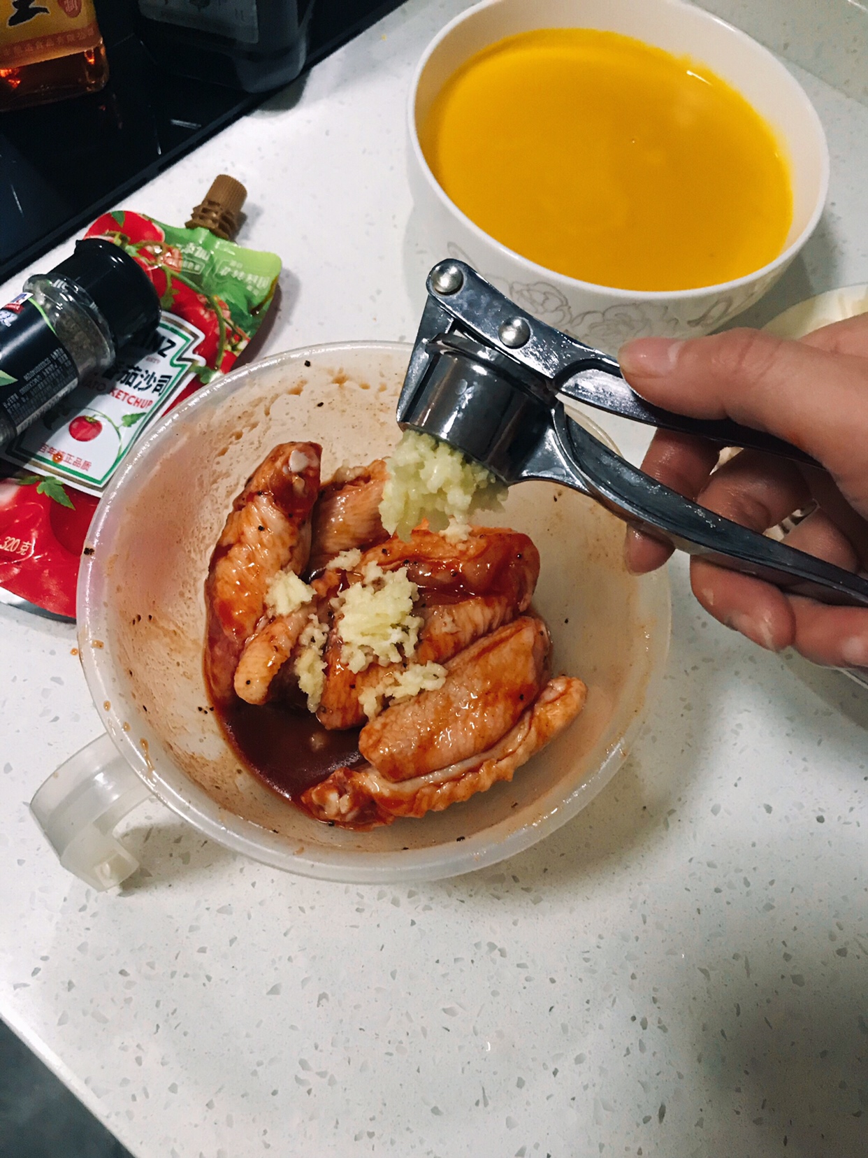 198道快手菜👩🏻‍🍳124蒜香蜂蜜鸡翅的做法 步骤2