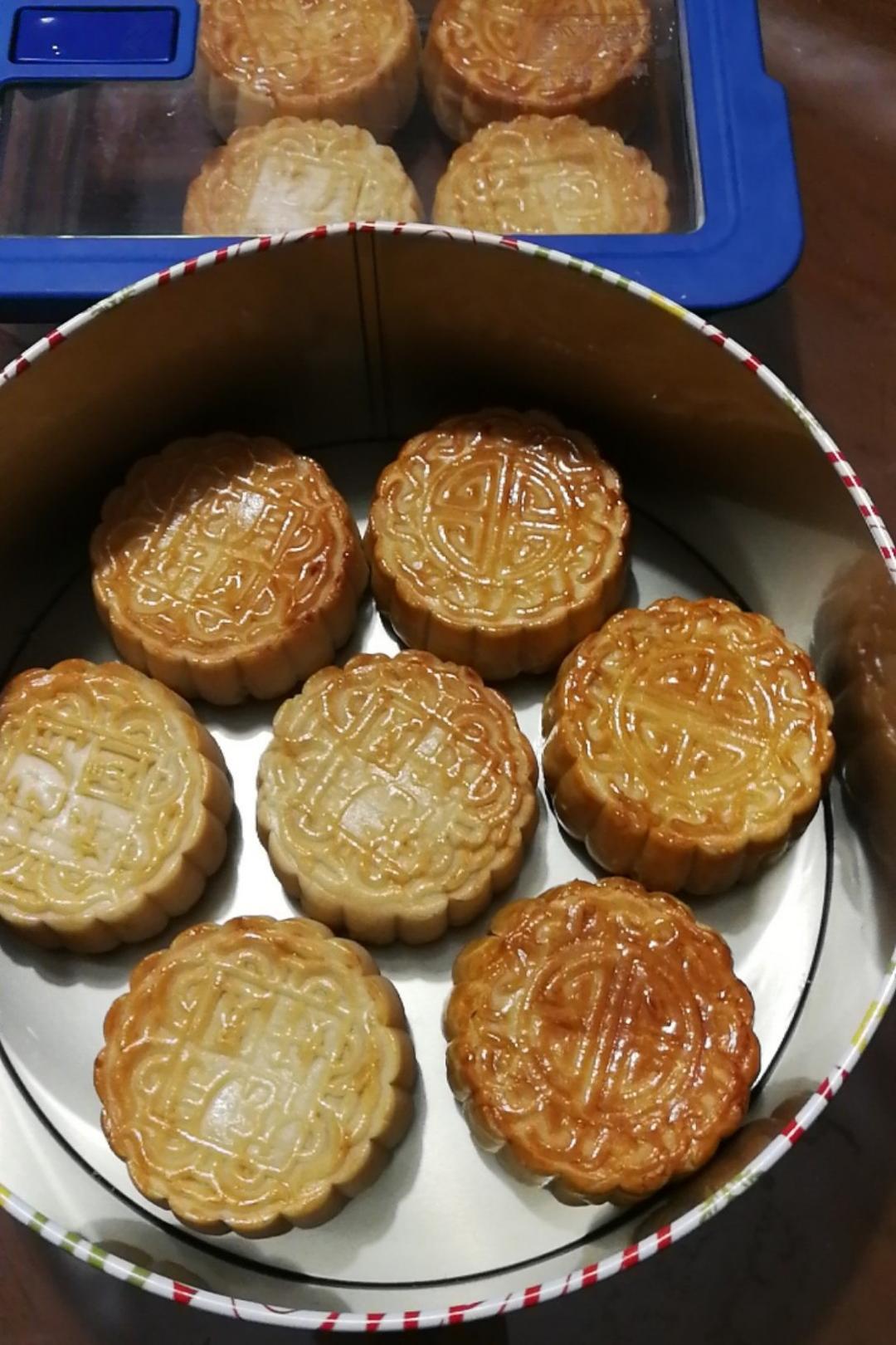 广式月饼—蛋黄莲蓉月饼