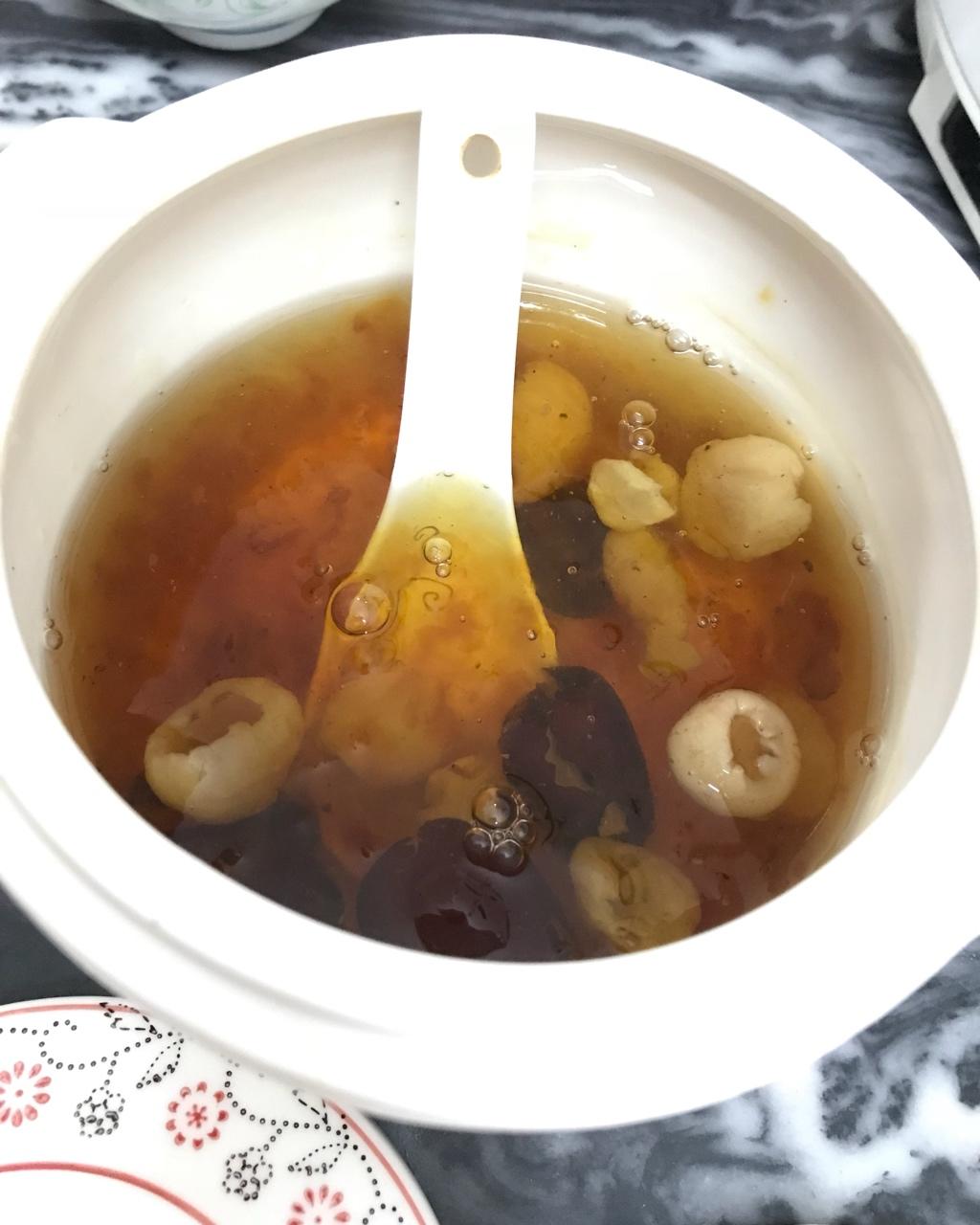 {何故居｝桃胶奶