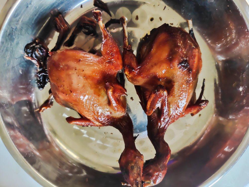 皮脆多汁的烤鹌鹑