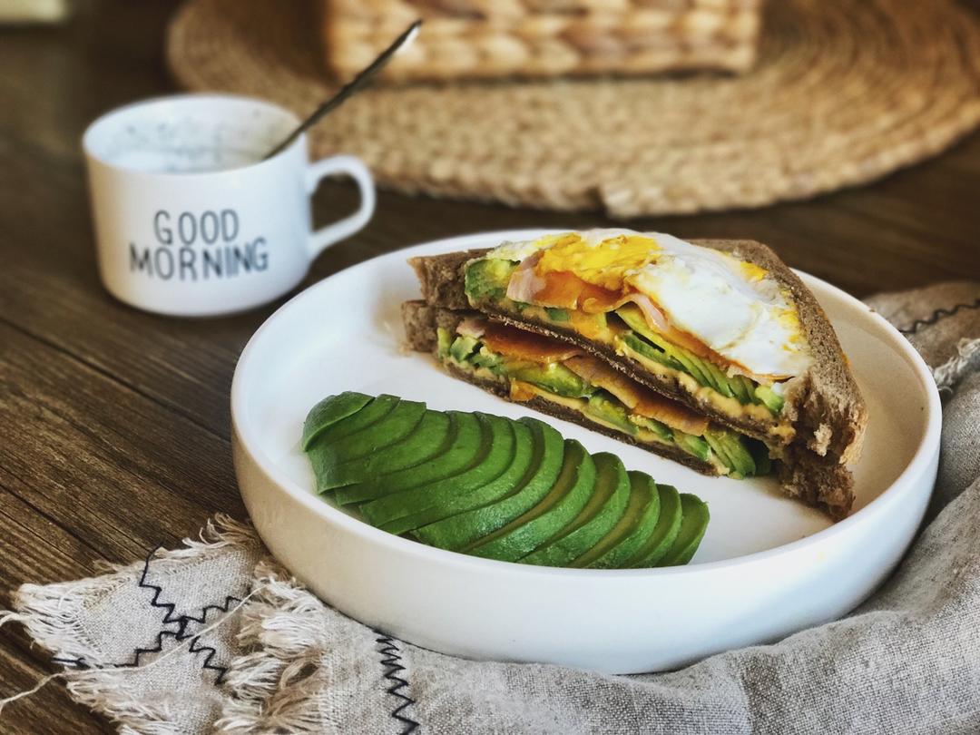 鳄梨三明治