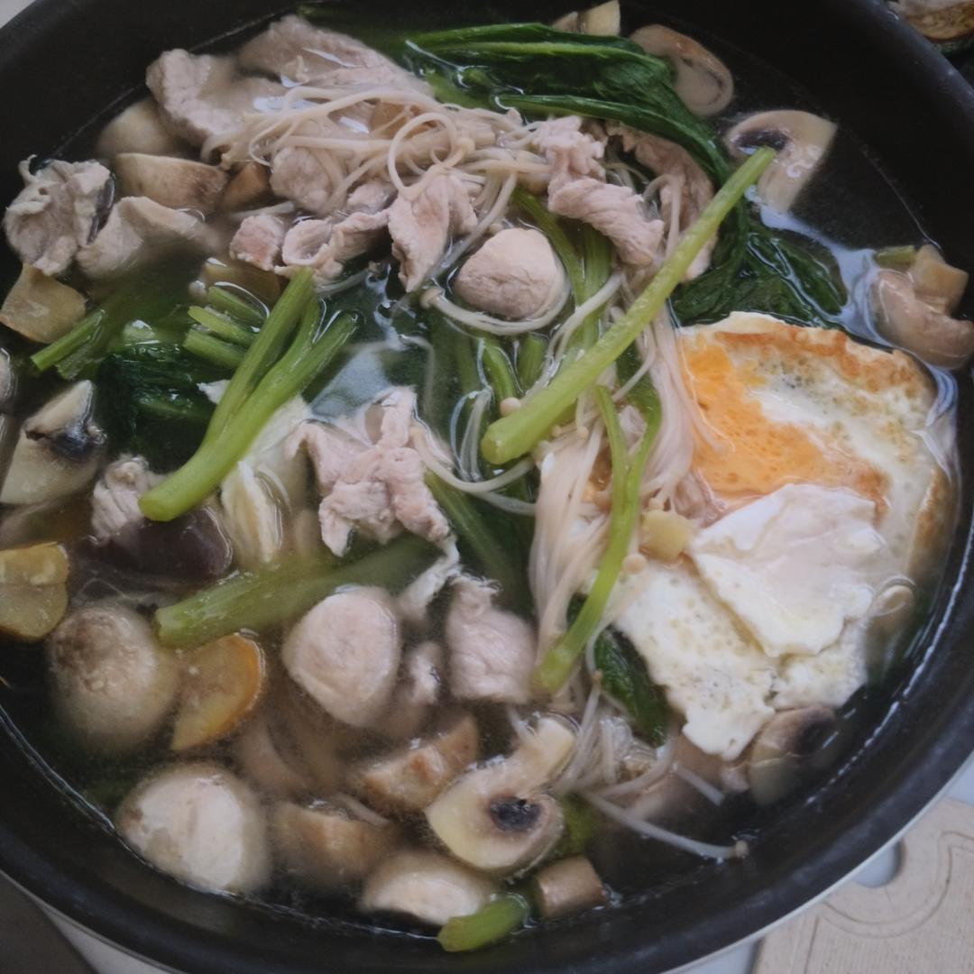 小芥菜杂菇瘦肉煎蛋汤