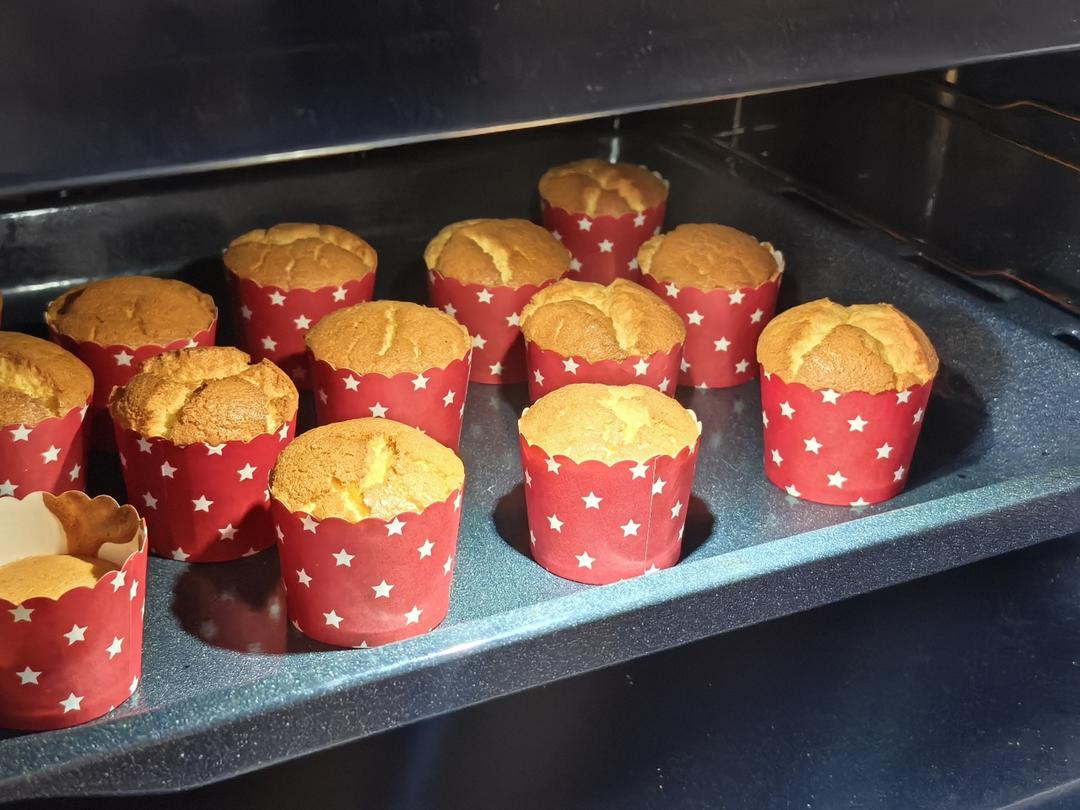 软绵绵戚风纸杯蛋糕