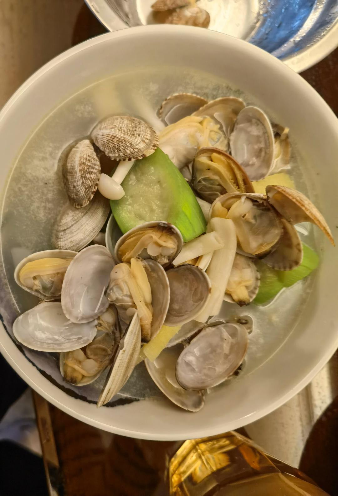 丝瓜蛤蜊金针菇汤