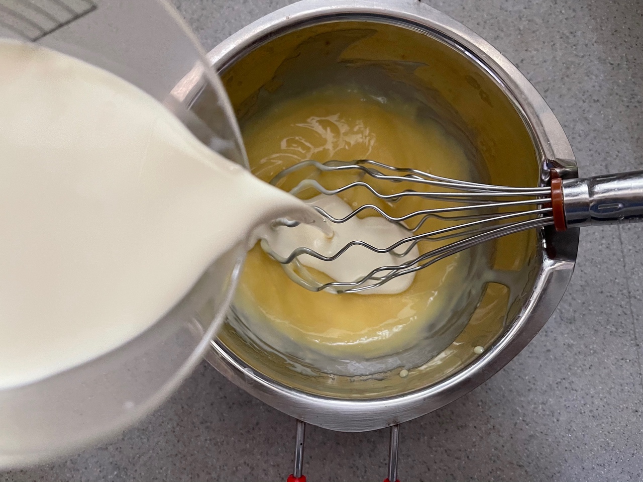 柠檬冰淇淋夹心天使蛋糕卷❗️清新柔滑❗️超好吃的做法 步骤6