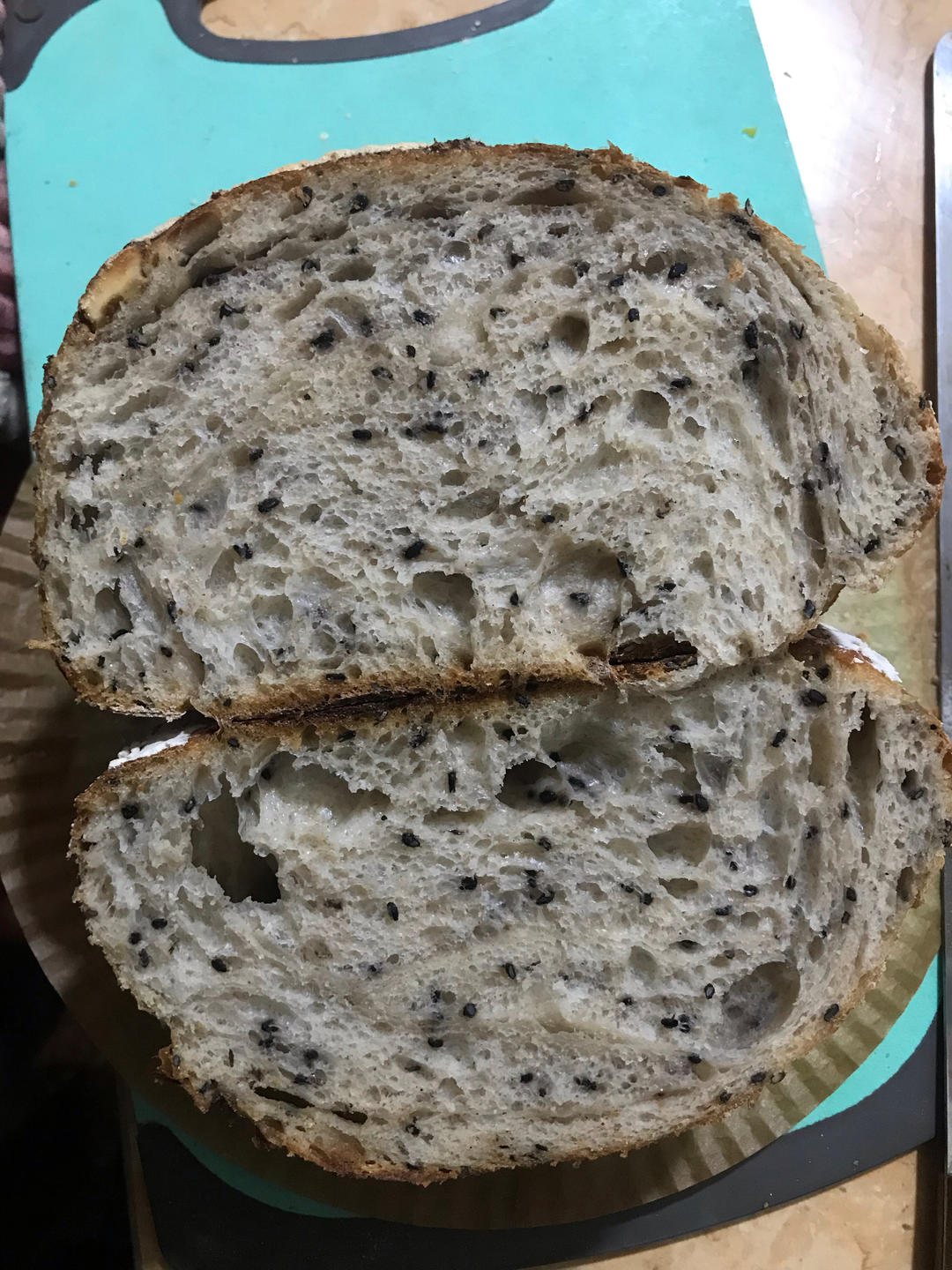 免揉芝麻核桃全麦欧包
