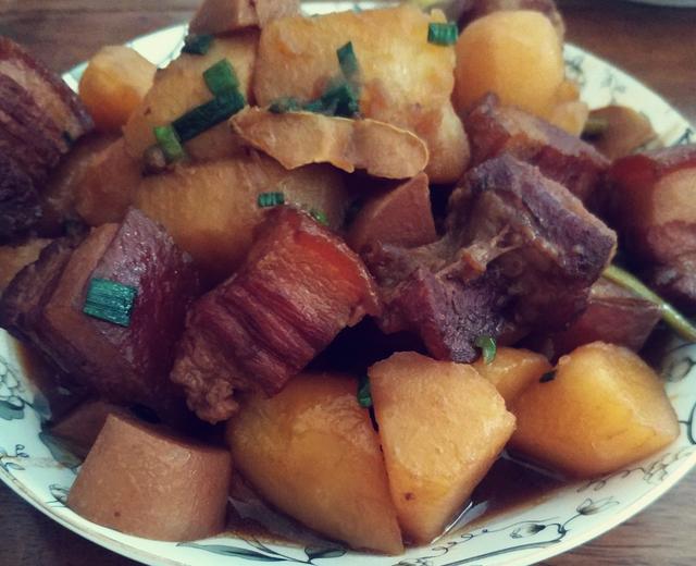 不放油杏鲍菇红烧肉土豆的做法