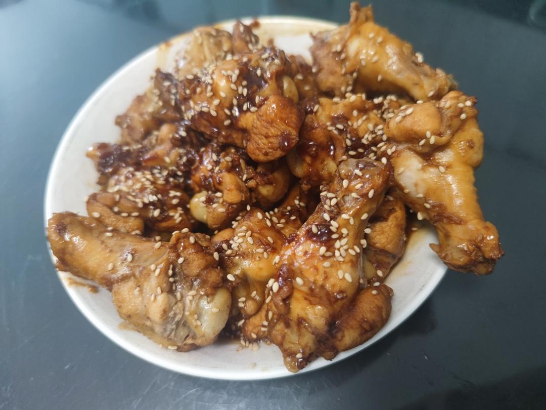 好吃到舔手指的「蒜香蜜汁鸡翅根」👍