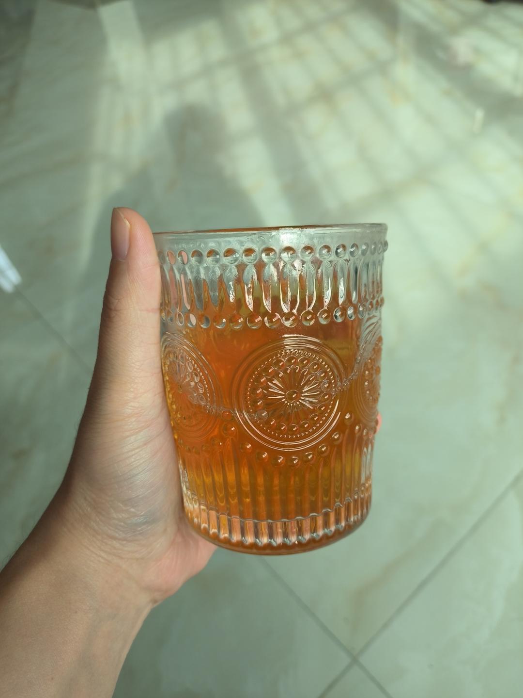 润秋燥茶饮——雪梨干鲜土茯苓石斛蜜枣茶