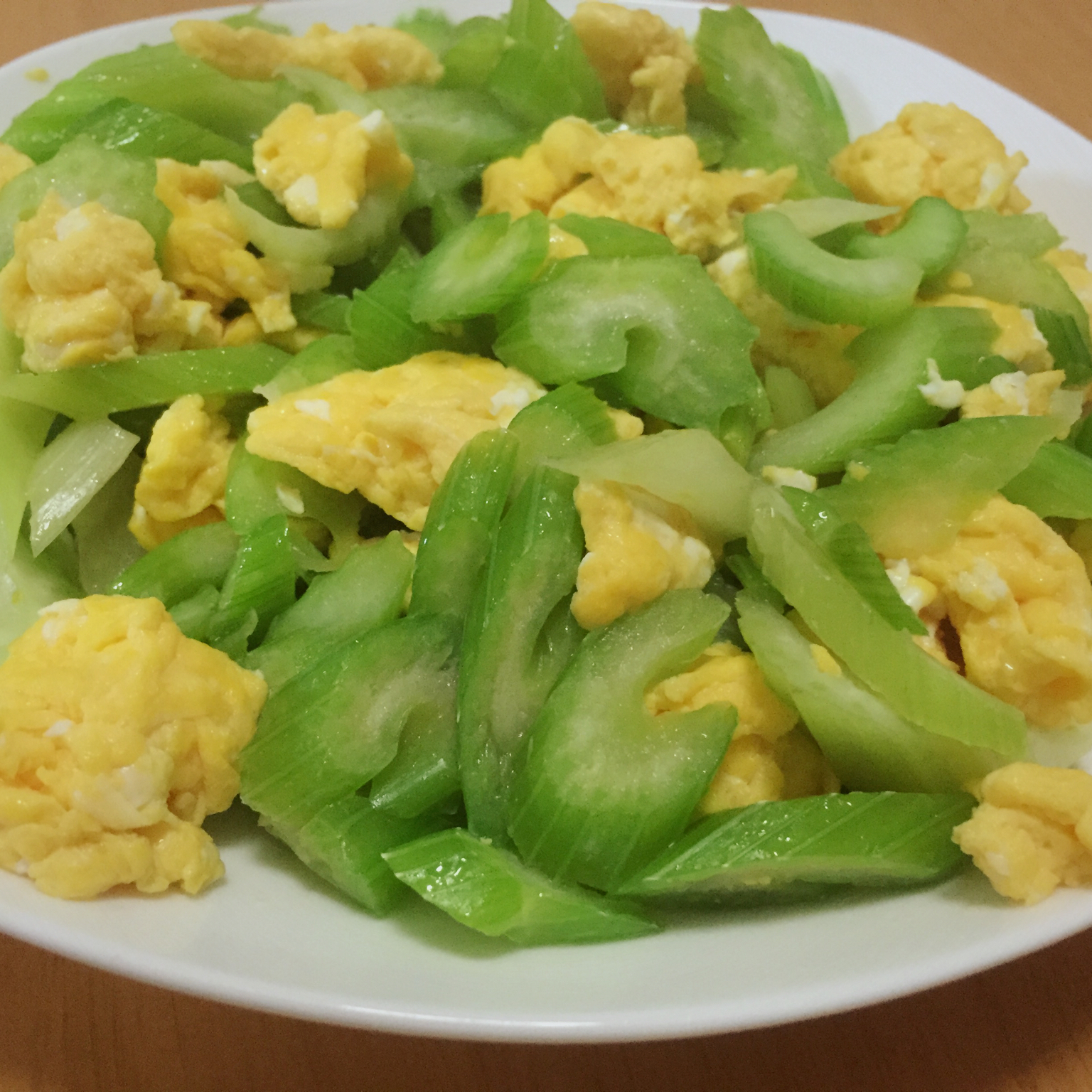 芹菜炒鸡蛋