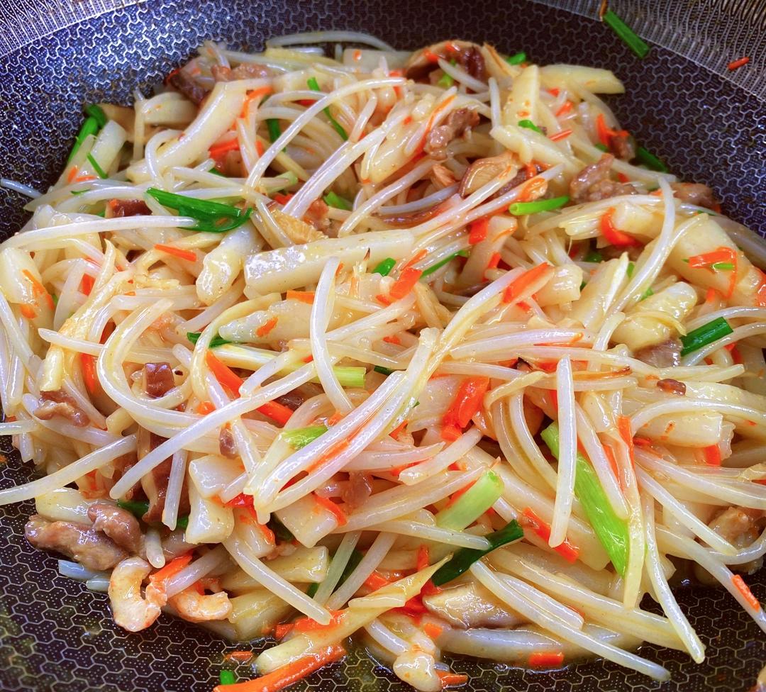 豆芽炒年糕的做法