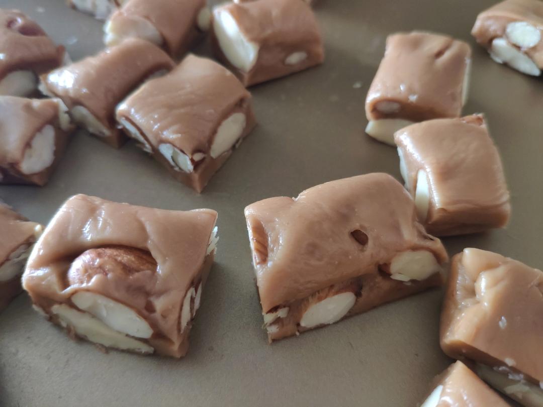 《Tinrry+》焦糖杏仁太妃糖