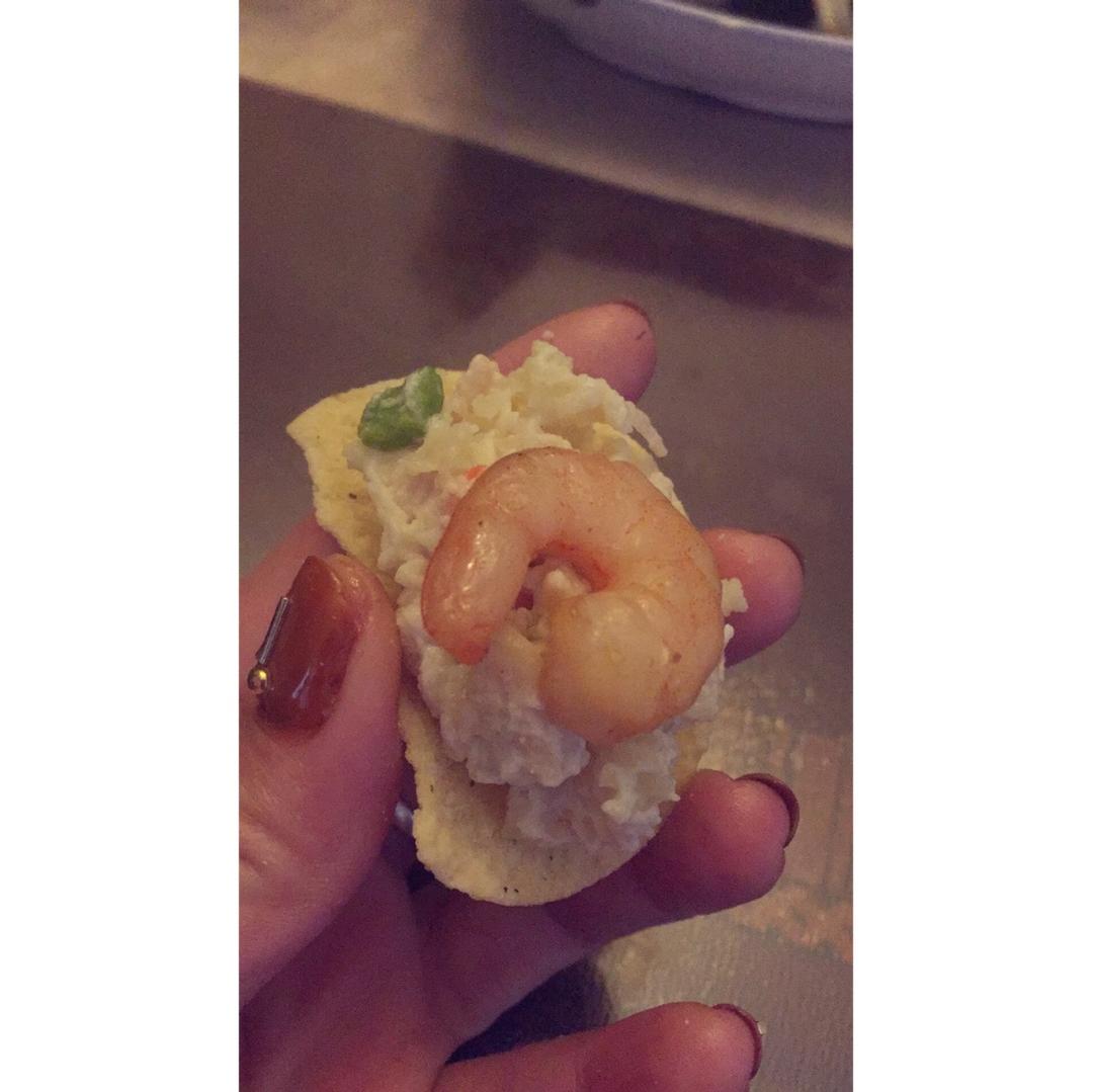 薯片牛油果大虾沙拉