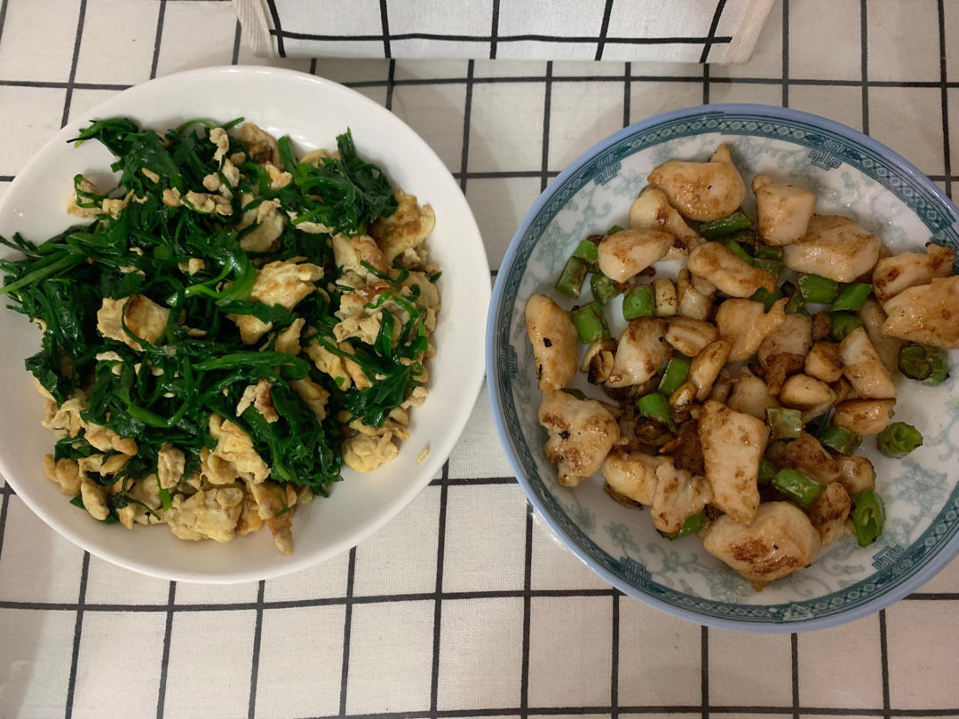 尖椒鸡丁(保持肉很嫩的窍门)