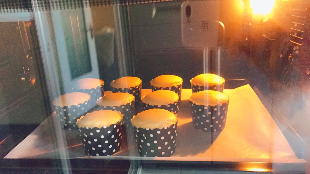 蔓越莓纸杯蛋糕