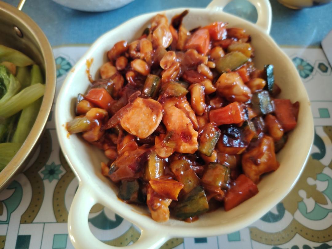 家常快手宫保鸡丁，小朋友也能吃的微辣版，小白也能复刻95%形似，90%味道！