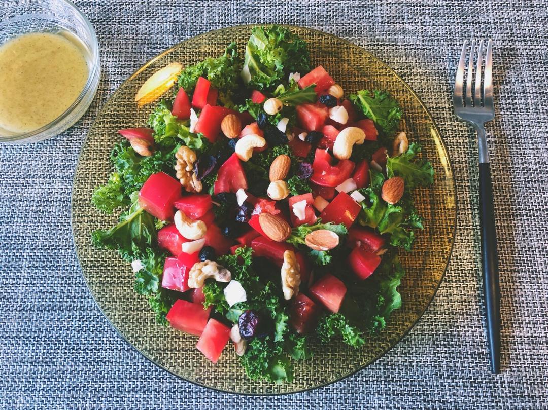 好吃的羽衣甘蓝沙拉