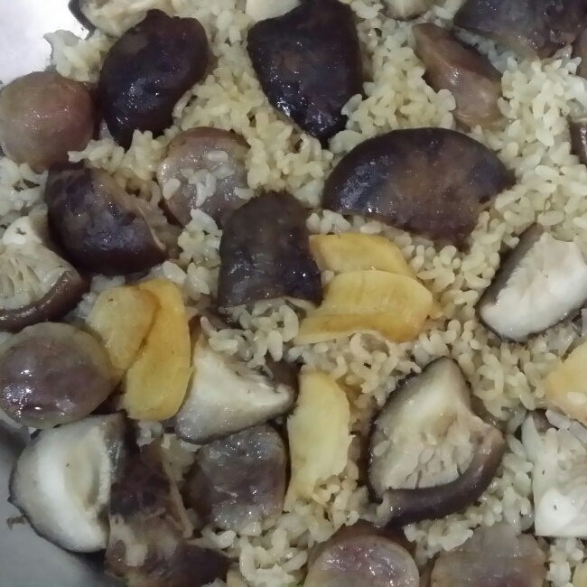 电饭锅香菇香肠饭(●´∀｀●)