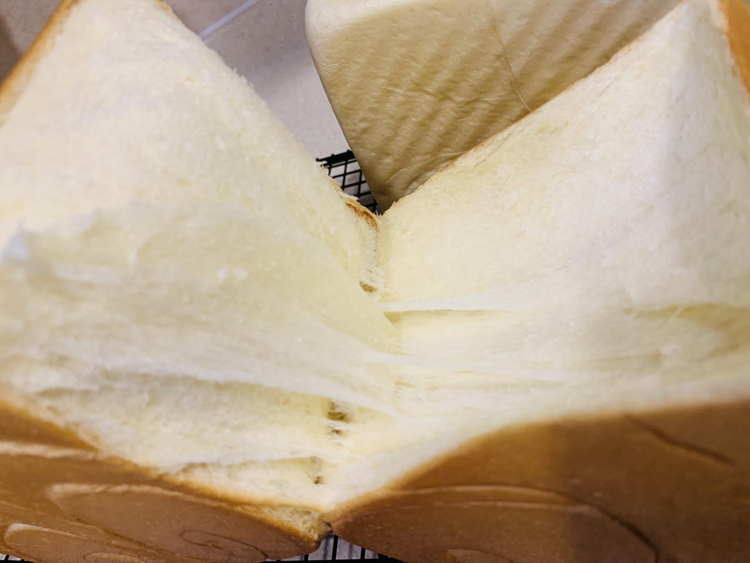 少女心满满的火龙果手撕吐司