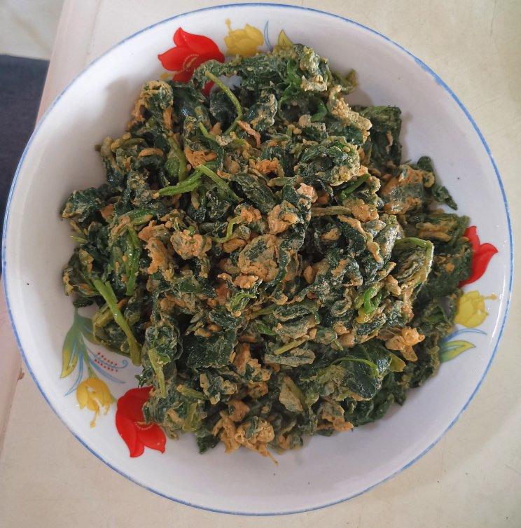 ①蕗呯侒做的刺五加炒鸡蛋