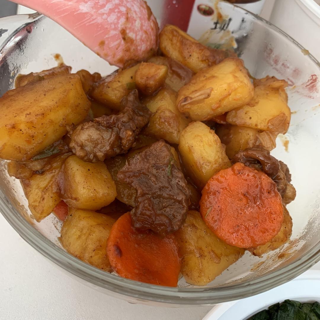 红烧牛肉炖土豆